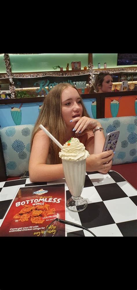 KAREN'S DINER, Surfers Paradise .